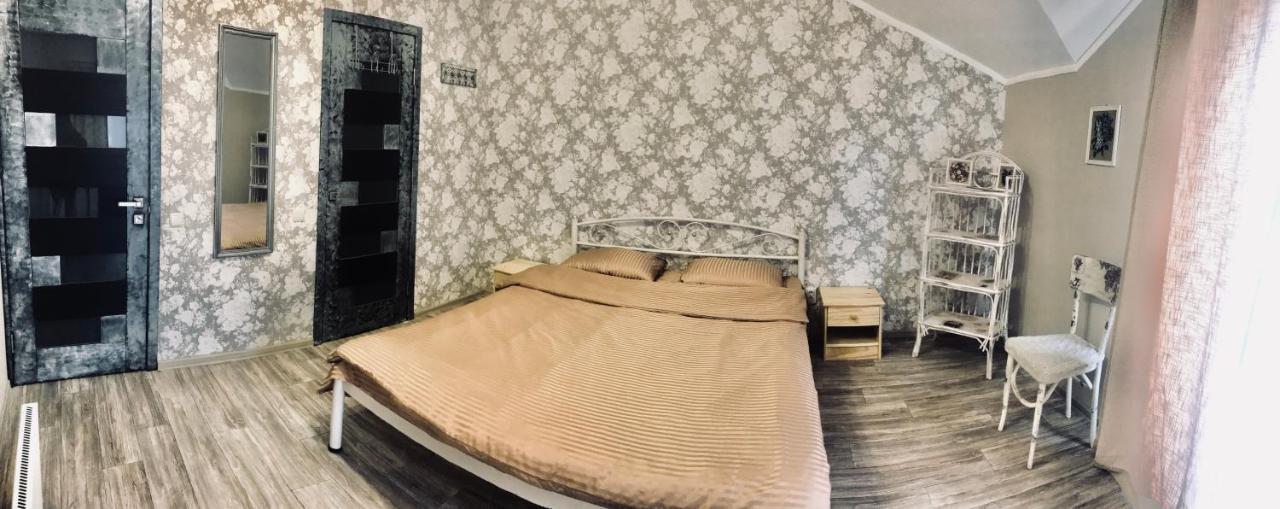 Komnata V Gostevom Dome Na Metro Osokorki Hotell Kiev Exteriör bild